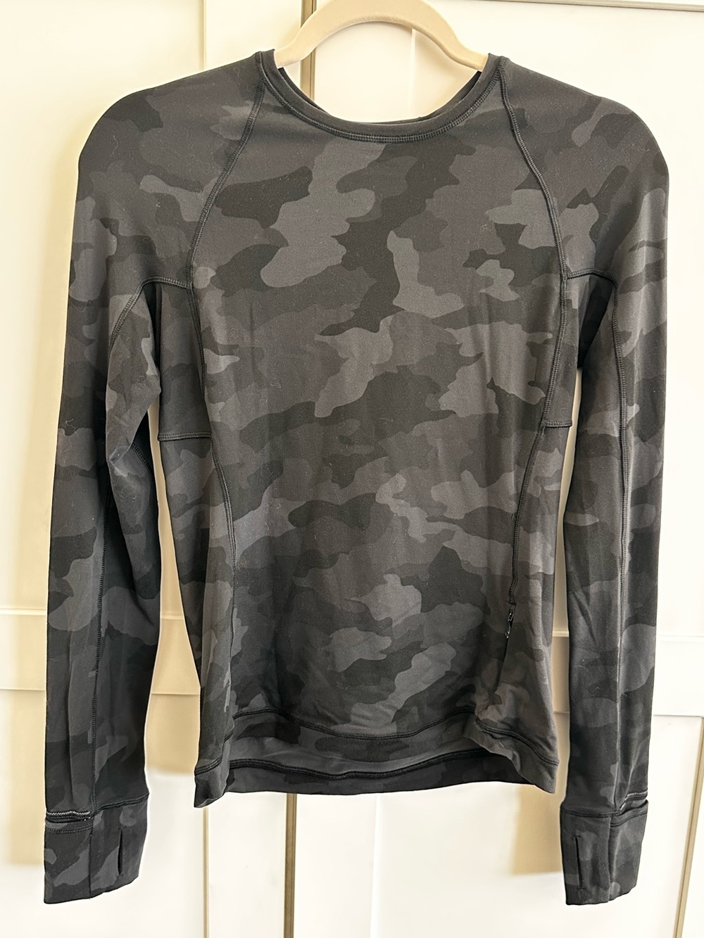 Lululemon Long Sleeve Performance Top – Women’s Size 6 – Black Camo